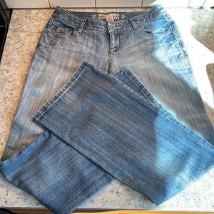 GUC Mossimo Supply Co Slightly Distressed Jeans • Size 5 Juniors